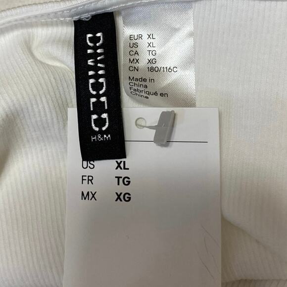 NEW H&M White Ribbed Knit Flutter Sleeve Floral Embroidered Blouse Top Size XL - Picture 4 of 5